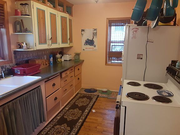 4th image of 119 W Oak St