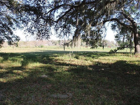 3rd image of 917 Country Oaks Ln