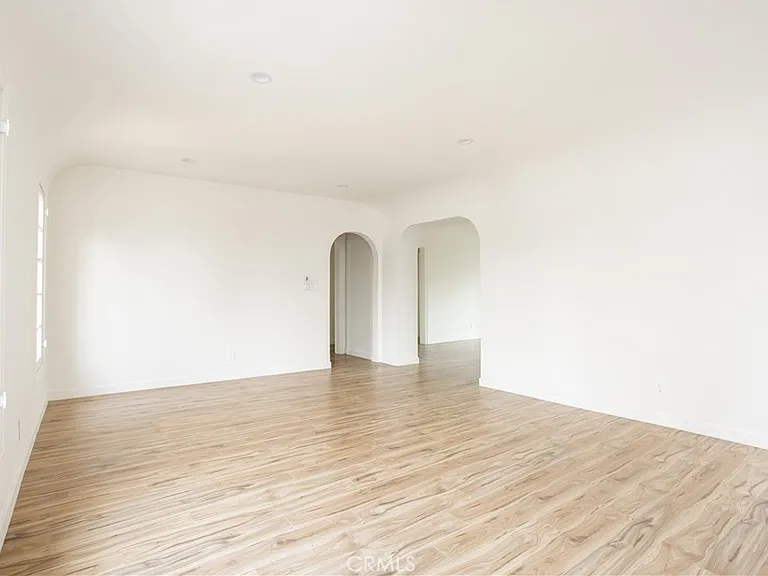 738 S Stanley Ave — Photo 2