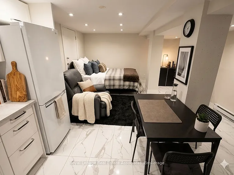237 Lakeshore Rd E #7 — Photo 5