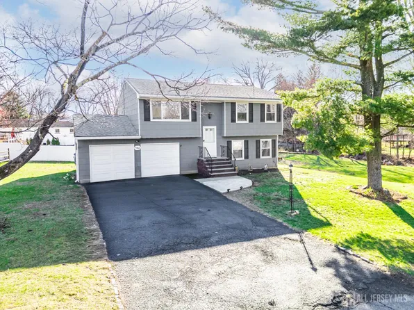 160 Stratton St S, Piscataway, NJ 08854