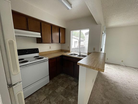 3rd image of 8047 Caminito De Pizza Unit E
