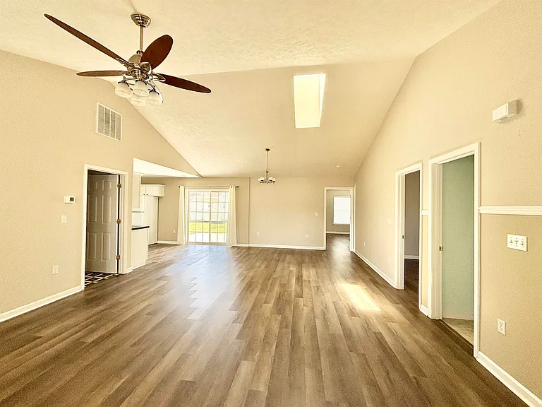 2400 Monroe St — Photo 5