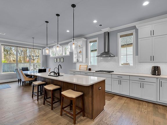 4th image of 4 Waterville Way