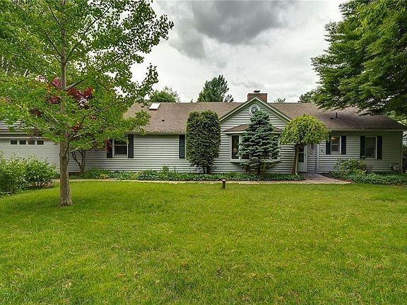3rd image of 120 Edgemere Ln
