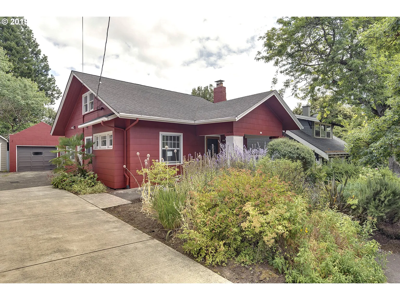 212 NE 44th Ave photo 1