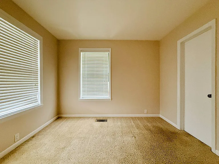 2902 Bruce Ln — Photo 10