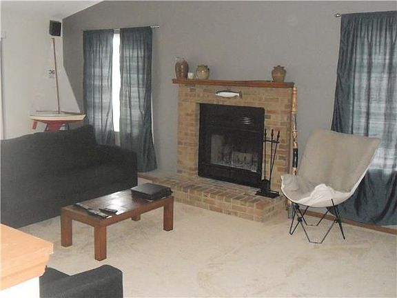 4th image of 433 Schyler Way