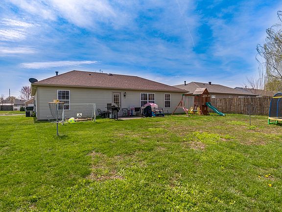3rd image of 2331 Heritage Park Dr