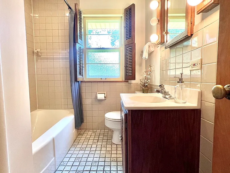 4633 Oakwood Ave — Photo 6