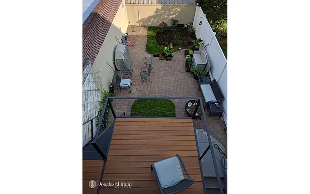 Rented by Douglas Elliman | media 23