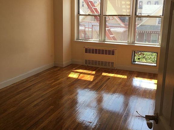 5th image of 465 E 7th St APT 7K