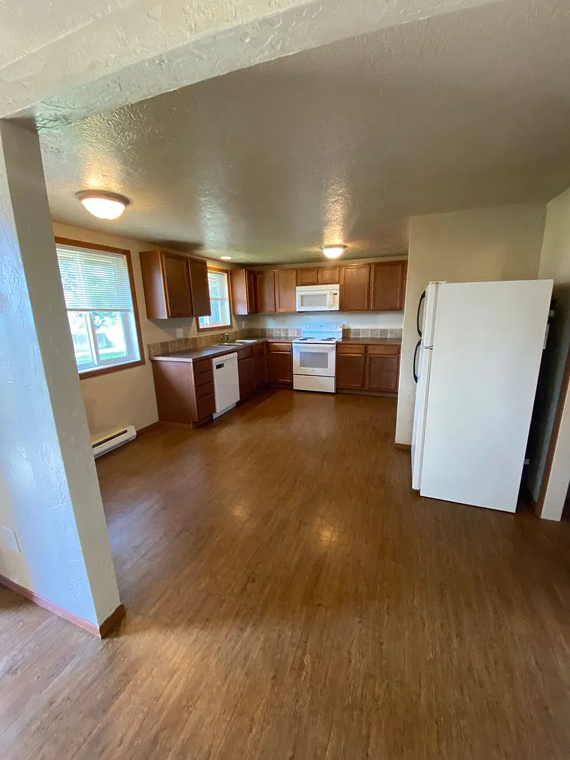 Spacious & Bright 2-Bedroom, 1-Bath upper-level fourplex- located in Spokane Valley! — Photo 2