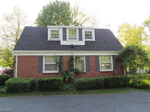 3rd image of 615 Eastwood St