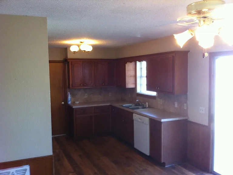 1412 E 4th Ave — Photo 6