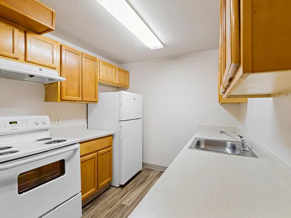 Cascade Meadow, 311 S Evergreen Rd #Ceee8f6f4, Woodburn, OR 97071