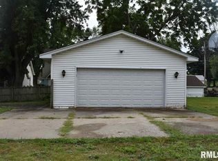 207 N Main St, Washburn, IL 61570