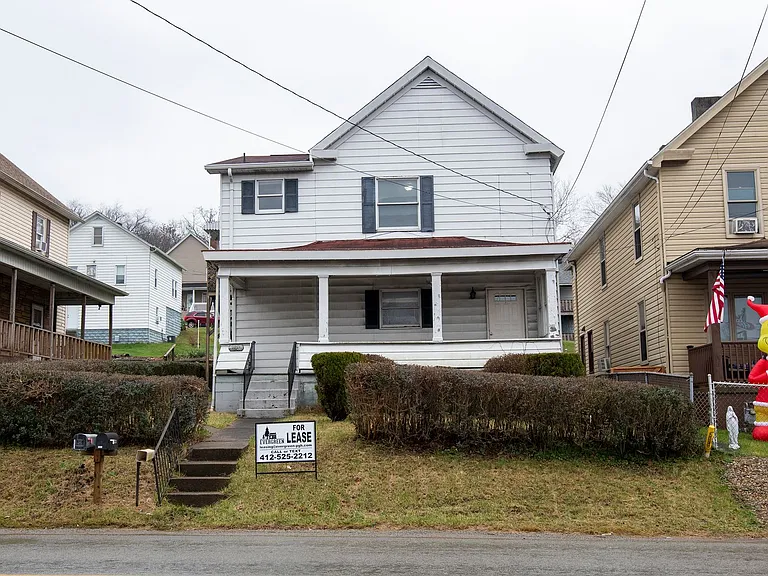 2602 Brown Ave — Photo 1