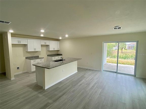 3rd image of 2643 Orchard Cir