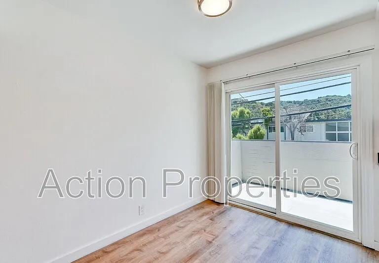 2186 Carlmont Dr #6 — Photo 7