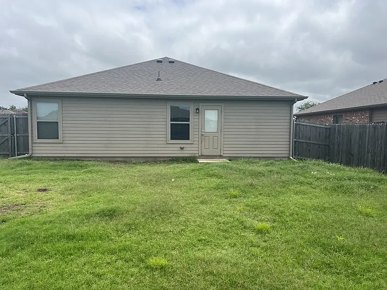 1402 Warringwood Dr — Photo 27