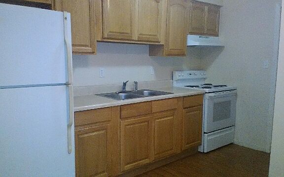 2nd image of 520 Carroll Ave