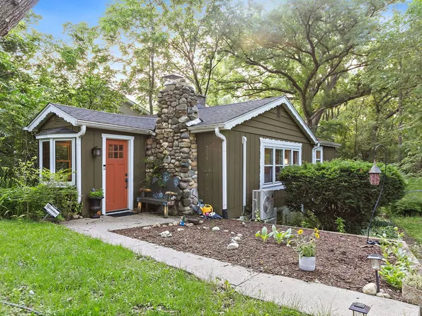 5806 Wonder Woods Dr, Wonder Lake, IL 60097