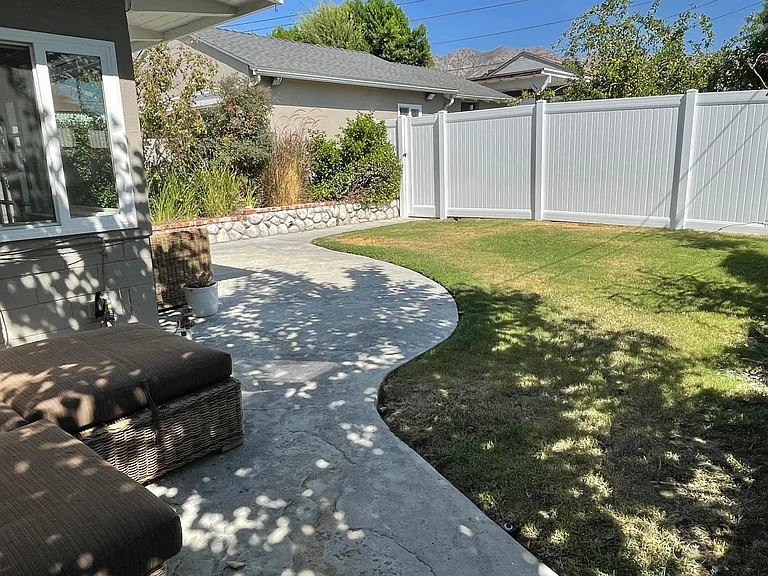 2820 N Buena Vista St — Photo 30