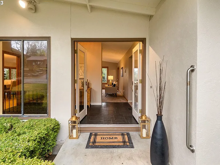 16932 Greentree Ave — Photo 2