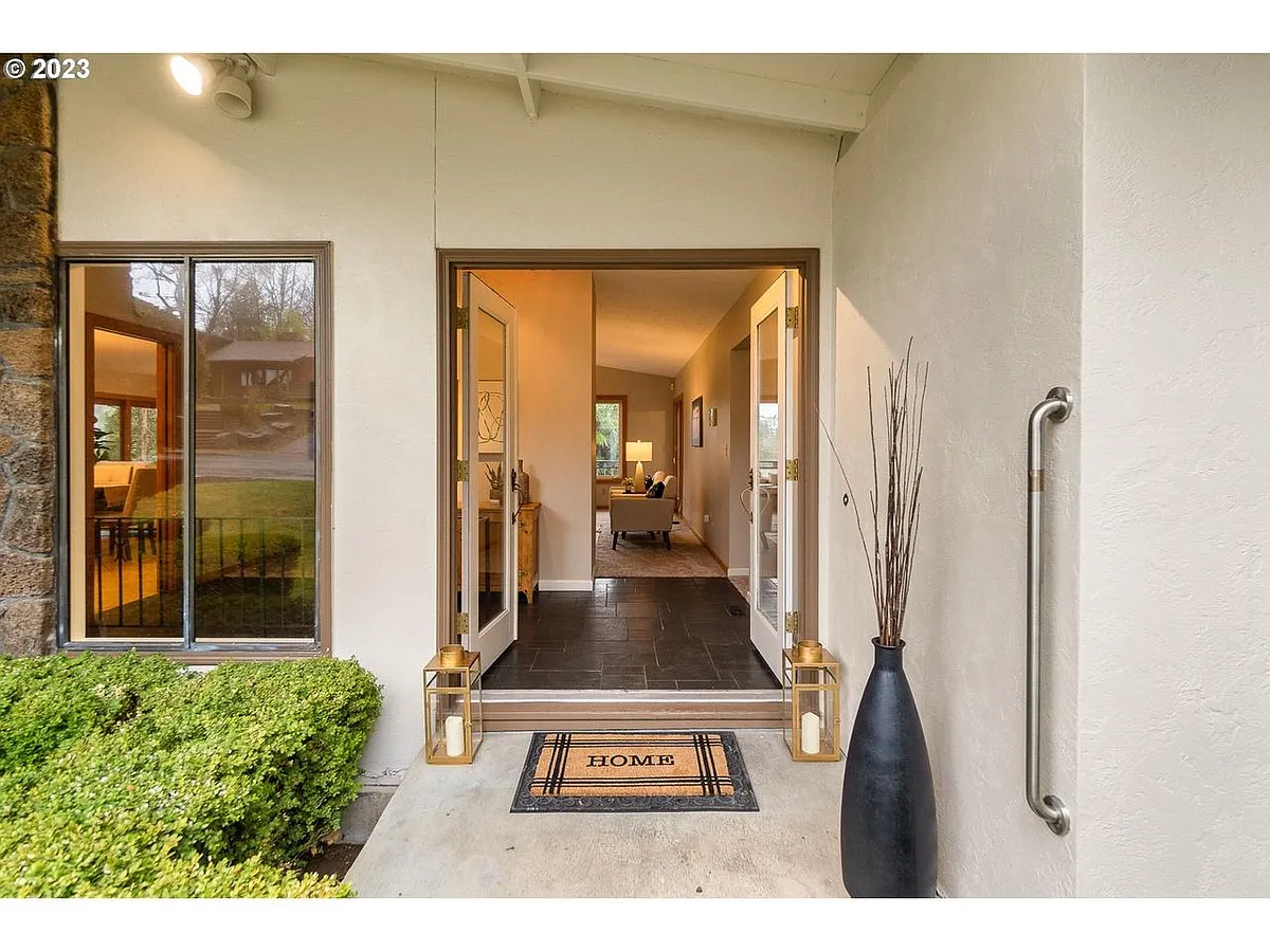 Building Photo - 16932 Greentree Ave