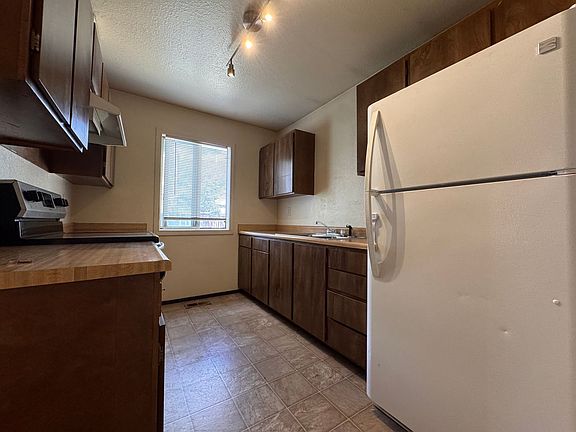 5th image of 470-725 Reservoir Way