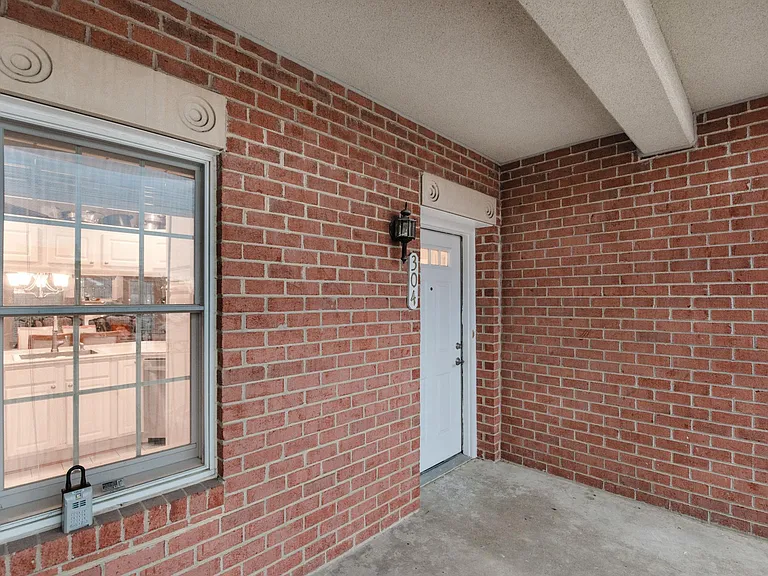6932 Fairfax Dr #304 — Photo 3