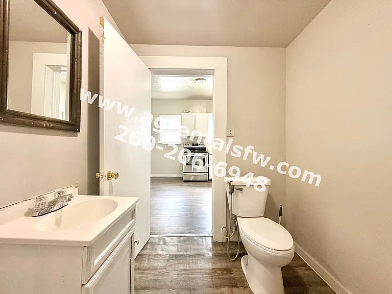 2430 Thompson Ave — Photo 11