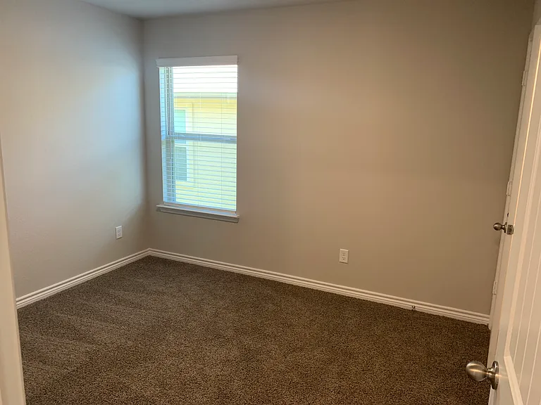 2111 Chief St — Photo 5