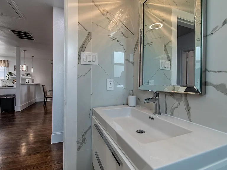 1117 Ocean Dr E #A — Photo 50