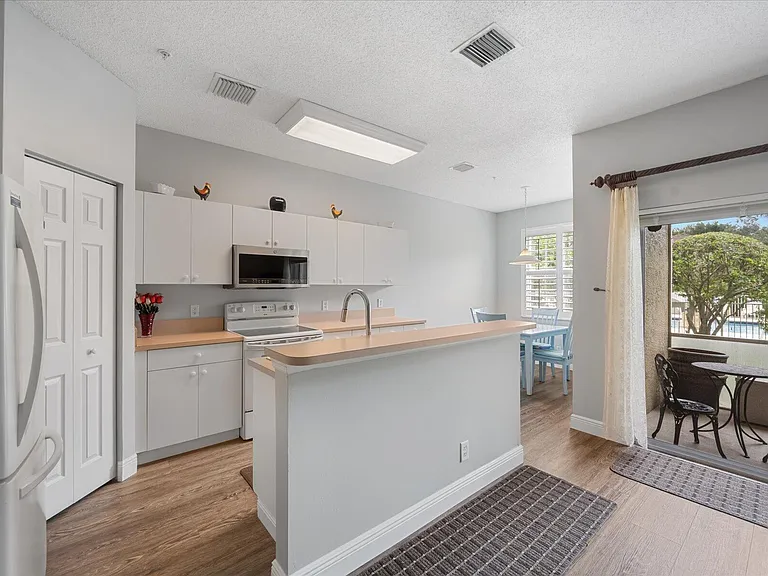 112 Lighthouse Cir #G — Photo 8