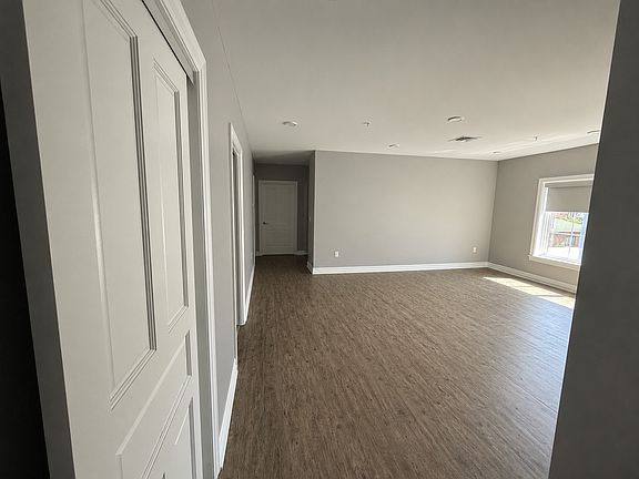 4th image of 945 Kenmore Ave #204