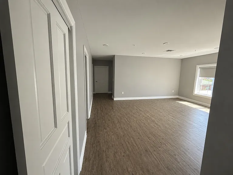 945 Kenmore Ave #203 — Photo 2