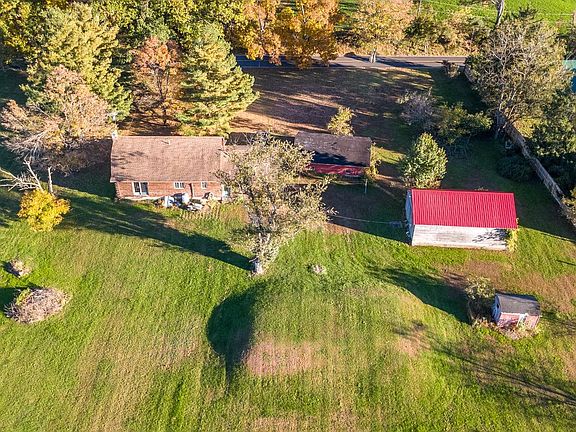 2nd image of 446 Irish Meetinghouse Rd