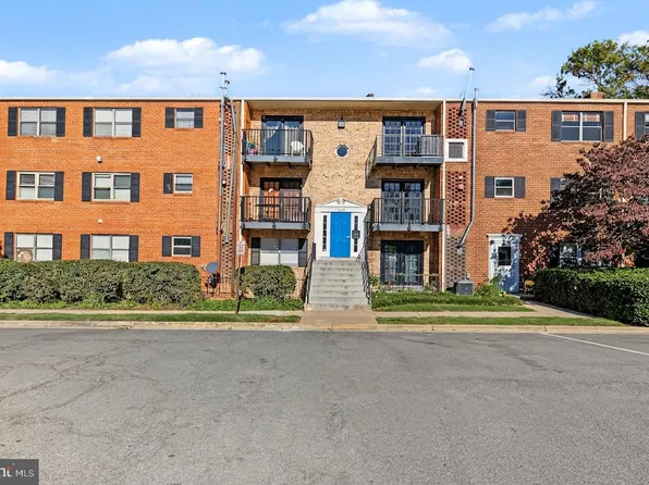 5915 Mayflower Ct APT 204, Alexandria, VA 22312