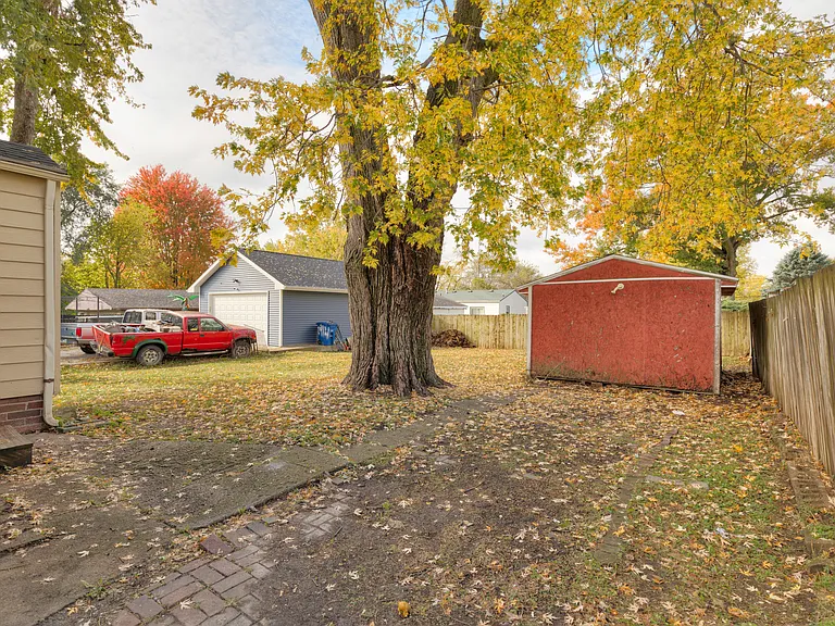 2416 E 38th Ct — Photo 7