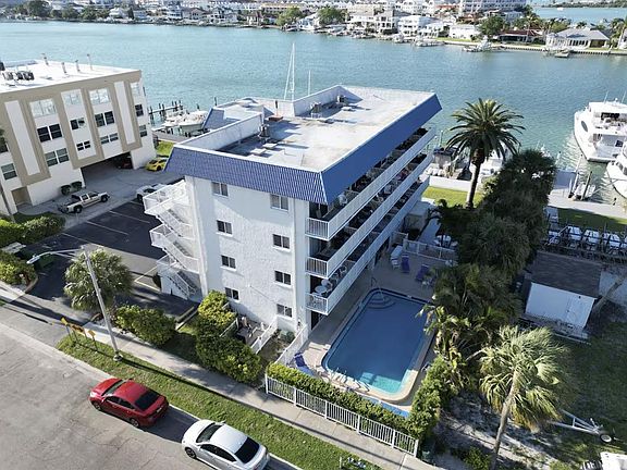 3rd image of 800 Bayway Blvd APT 28