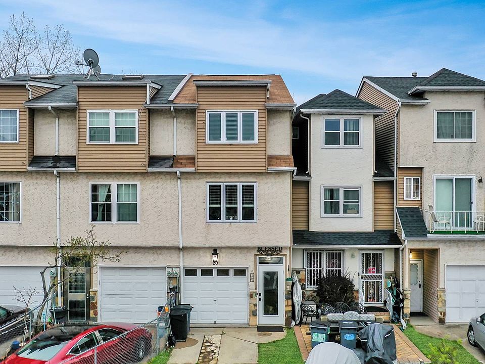 1st image of 20 Long Pond Ln