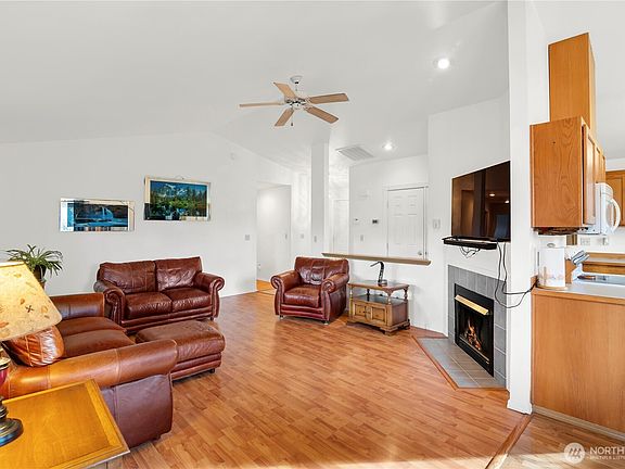 4th image of 115 Tompkins Place