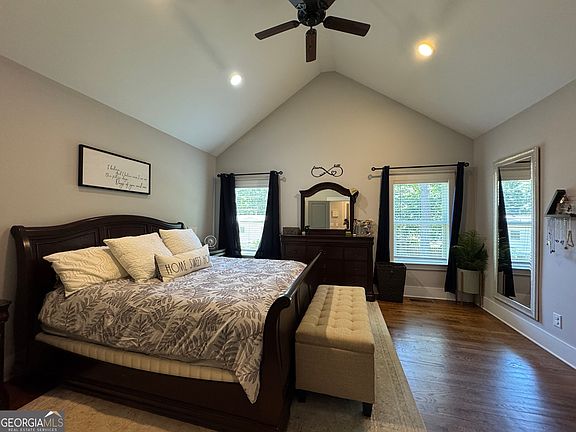 5th image of 859A East Ave #A