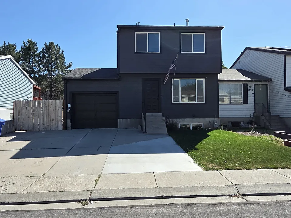 1561 W Ponderosa Ln