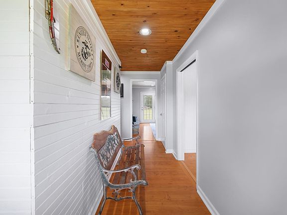 4th image of 623 W Ridgeway Rd