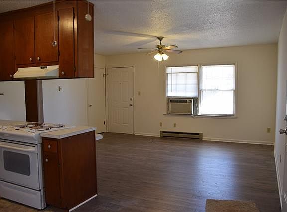3rd image of 1635 Corral Dr