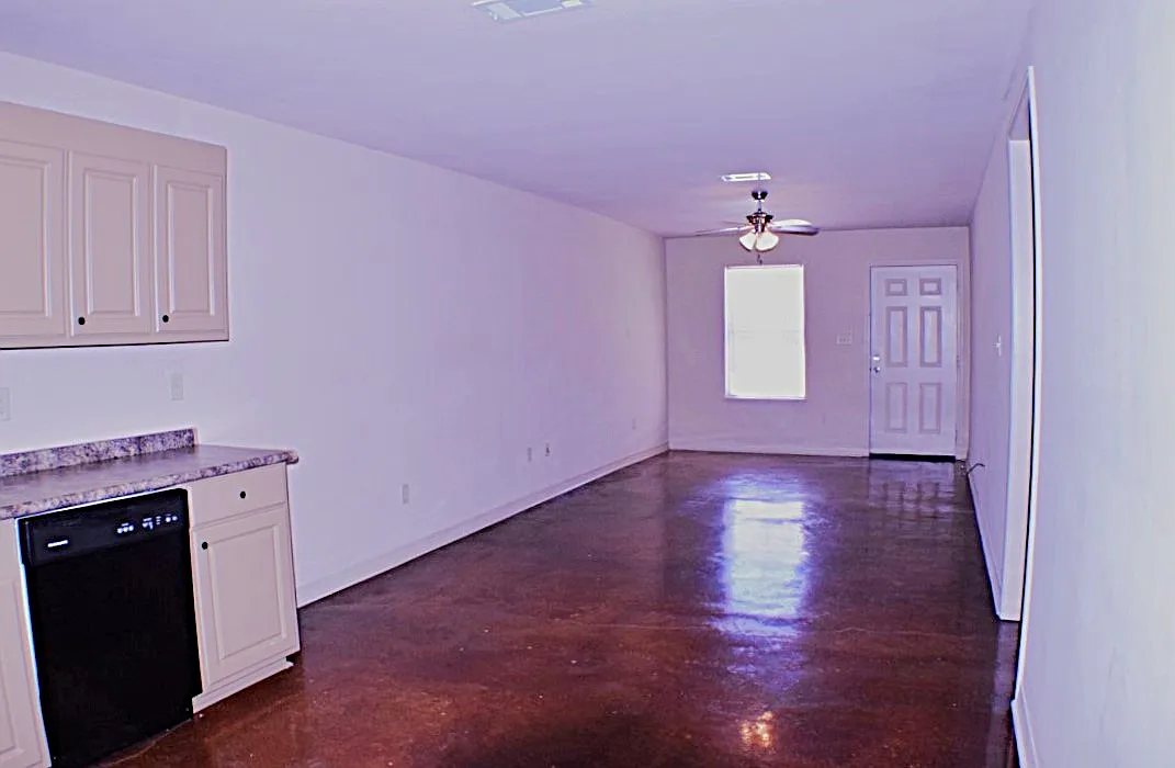 2 bed, 1100 sqft, $895 — Photo 4