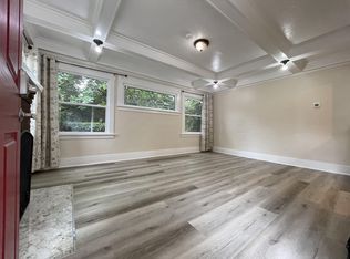 4303 8th Ave NE, Seattle, WA 98105